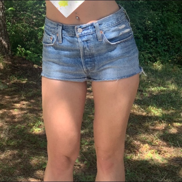 High Rise Levi’s 501 cutoff shorts, button fly. - Picture 3 of 4